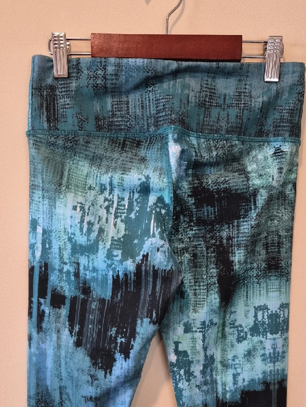ALO Yoga Blue & Black Abstract Print Leggings